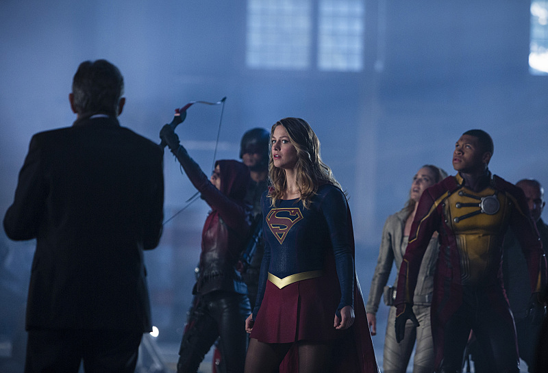 Supergirl (Melissa Benoist) se tient prte